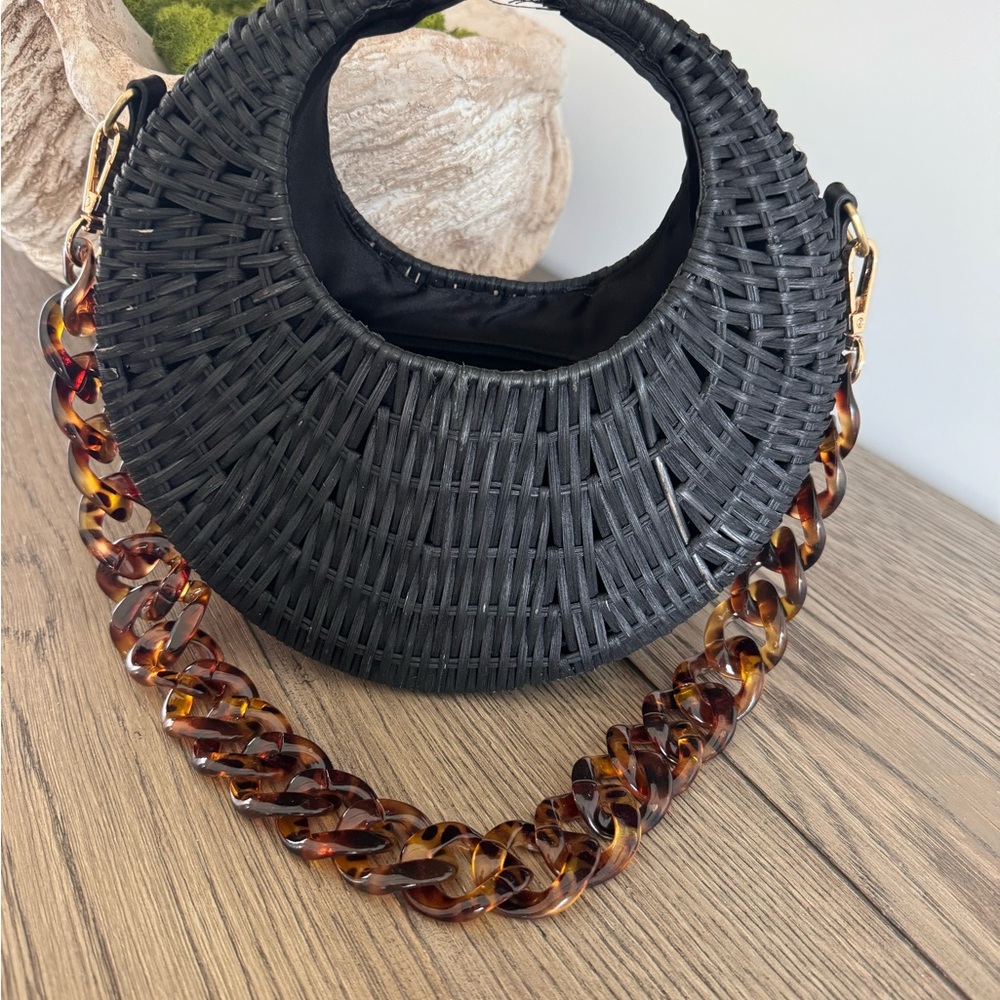 Wicker Handbag With Tortoise Removable Chain - image 1